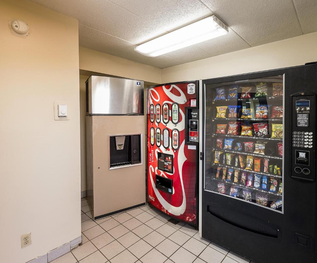 Red Roof Inn Cincinnati East - Beechmont Cherry Grove Εξωτερικό φωτογραφία