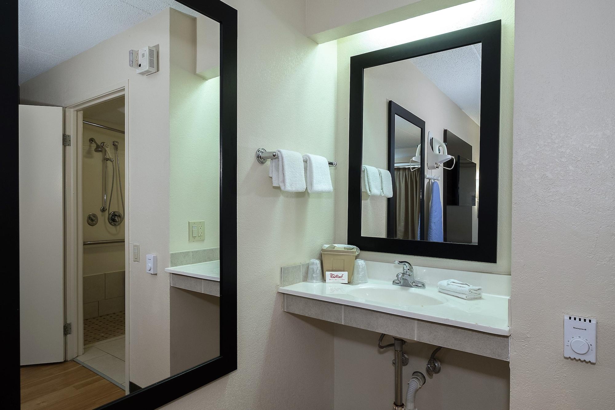 Red Roof Inn Cincinnati East - Beechmont Cherry Grove Εξωτερικό φωτογραφία