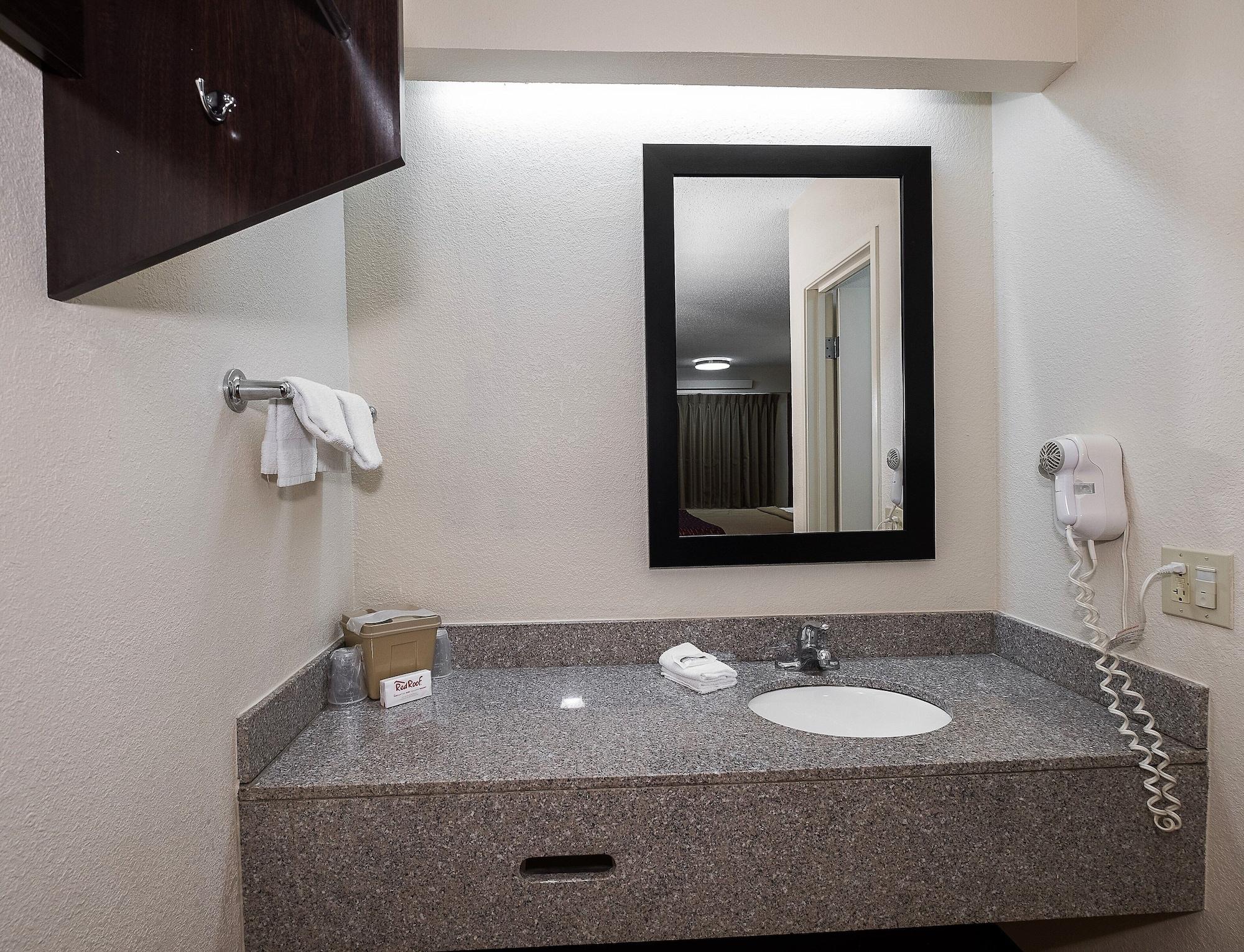 Red Roof Inn Cincinnati East - Beechmont Cherry Grove Εξωτερικό φωτογραφία