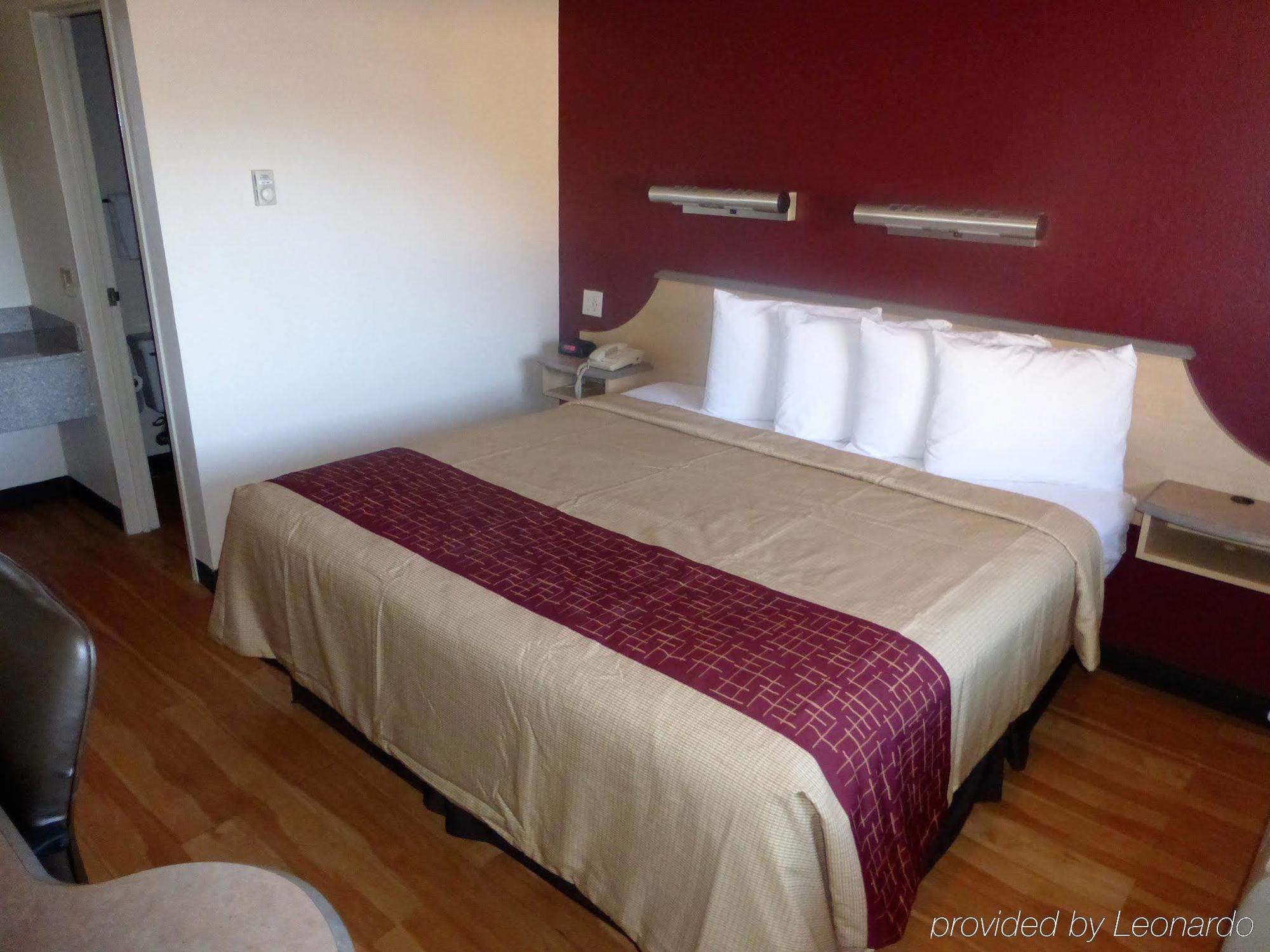 Red Roof Inn Cincinnati East - Beechmont Cherry Grove Εξωτερικό φωτογραφία