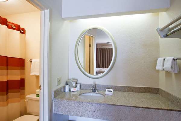 Red Roof Inn Cincinnati East - Beechmont Cherry Grove Δωμάτιο φωτογραφία